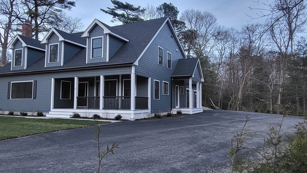4 Crescent St
