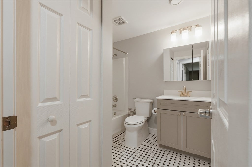 405 Franklin Crossing Road #405, Franklin, MA, 405 Franklin Crossing Road #405, Franklin, MA Photo #12