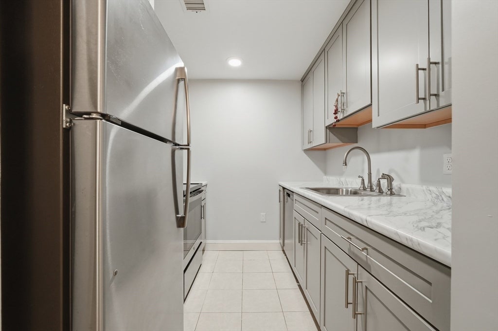 405 Franklin Crossing Road #405, Franklin, MA, 405 Franklin Crossing Road #405, Franklin, MA Photo #4
