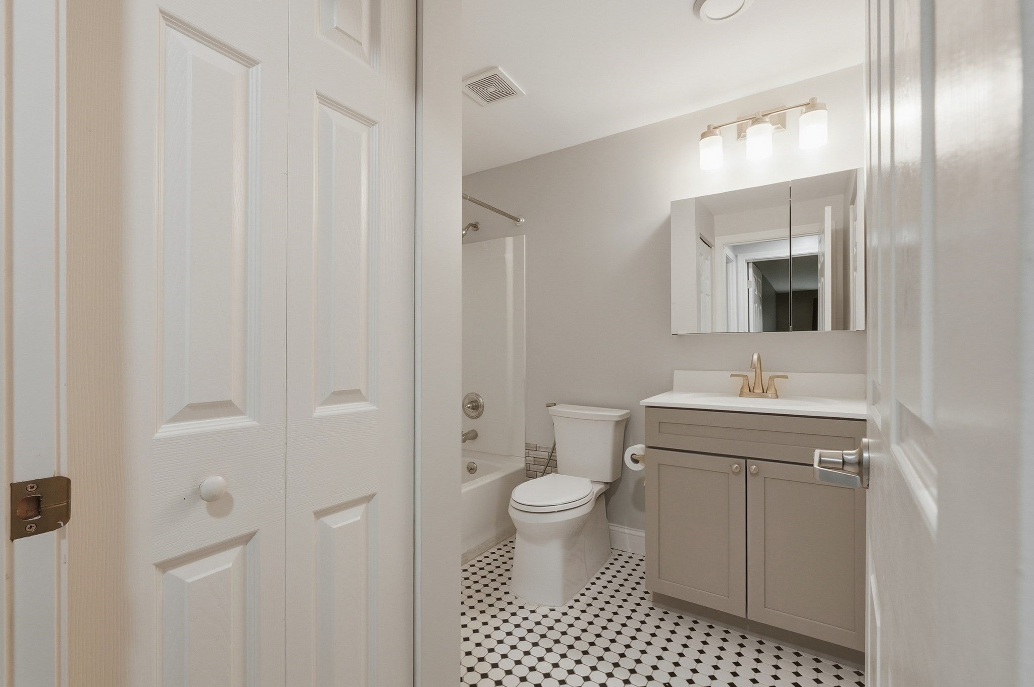 405 Franklin Crossing Road #405, Franklin, MA, 405 Franklin Crossing Road #405, Franklin, MA Photo #12