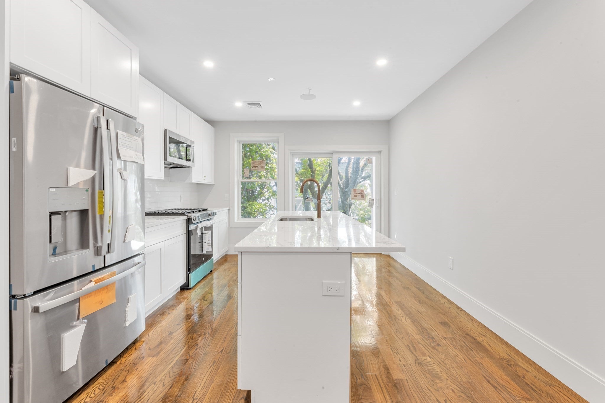 199 Havre St 6