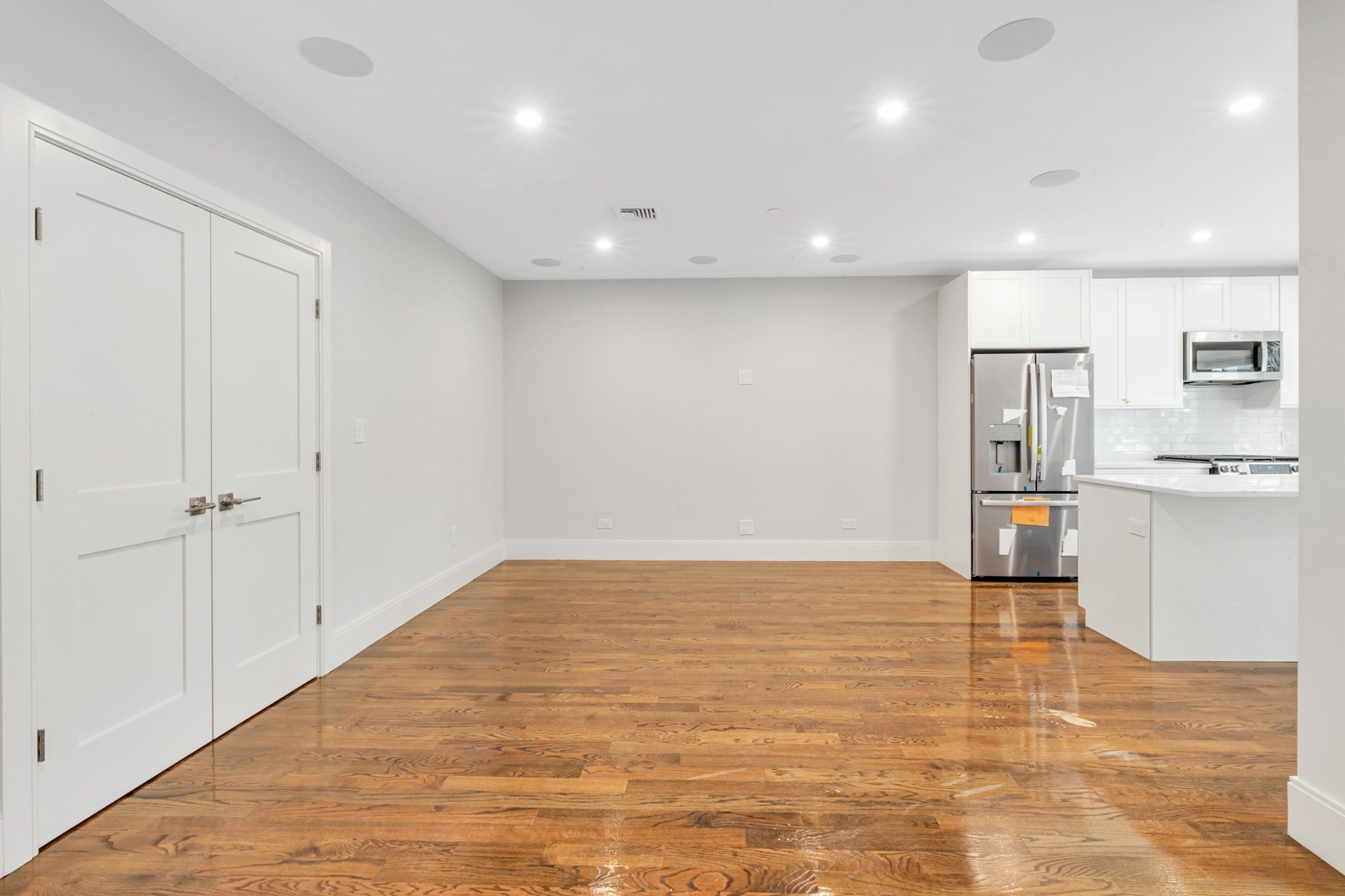 199 Havre St 6