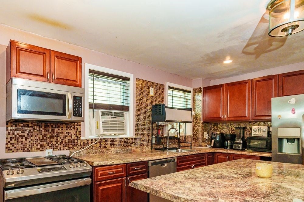 40 Baker Rd