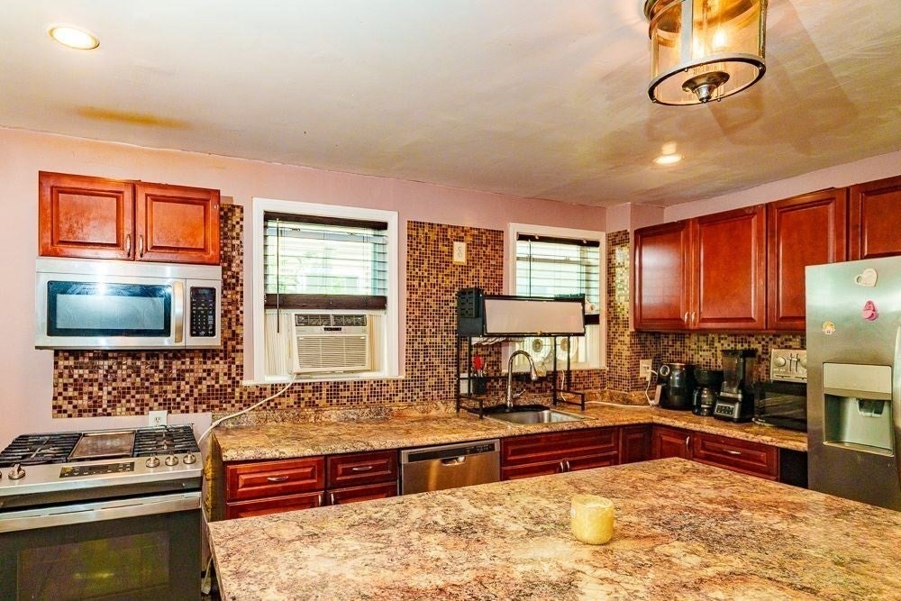 40 Baker Rd