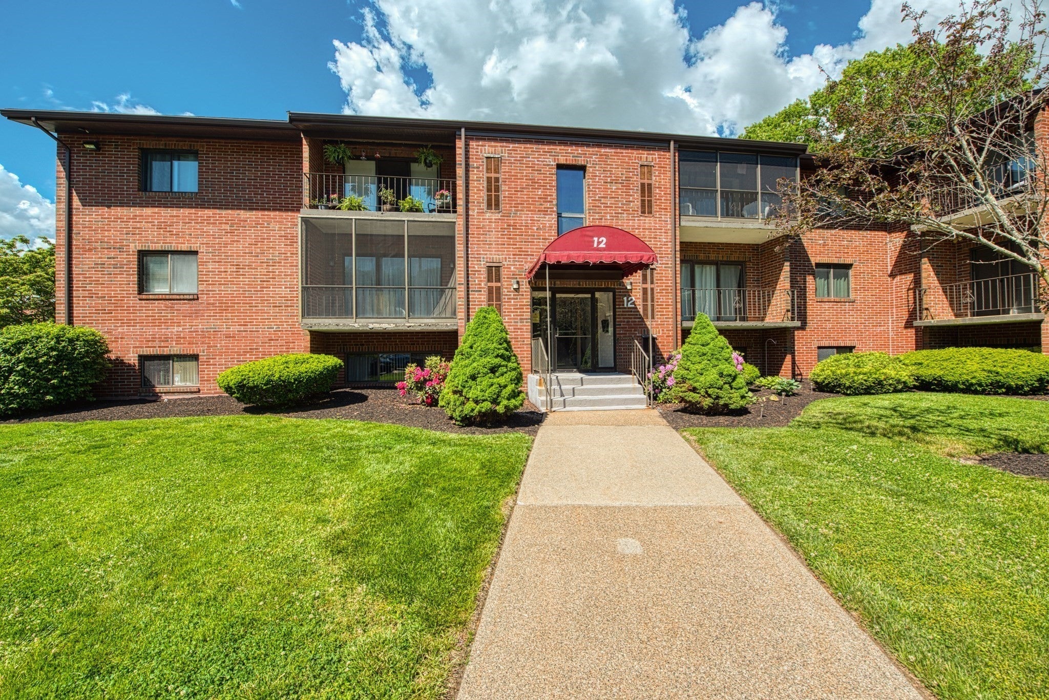 221 Oak St 1215, Brockton MA 02301