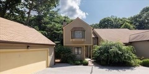 38 Bentwood Dr 38 Sturbridge MA 01566