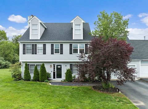 158 Clear Pond Dr 158 Walpole MA 02081