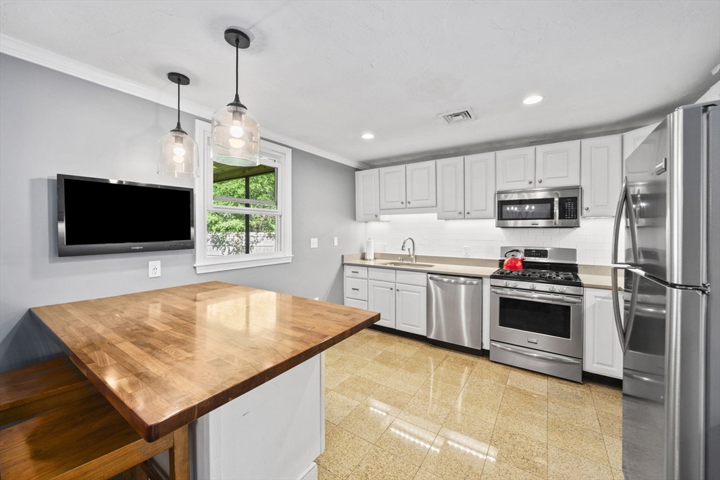200 Pleasant St