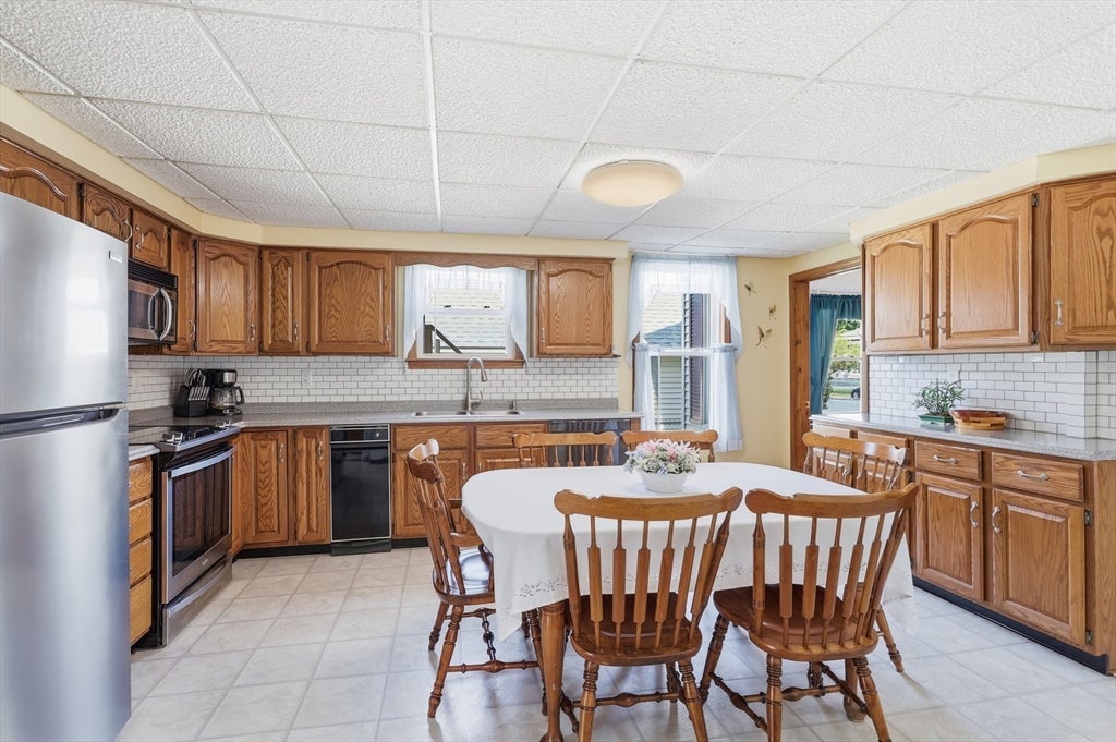 109 4th St, Leominster, MA, 109 4th St, Leominster, MA Photo #7