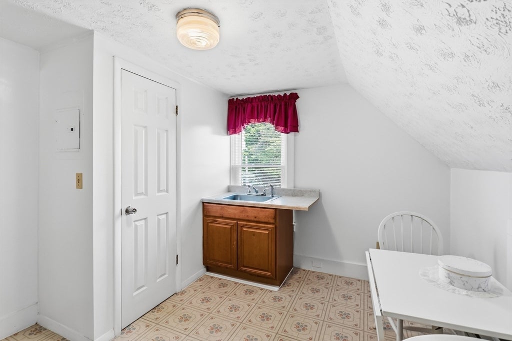 109 4th St, Leominster, MA, 109 4th St, Leominster, MA Photo #24