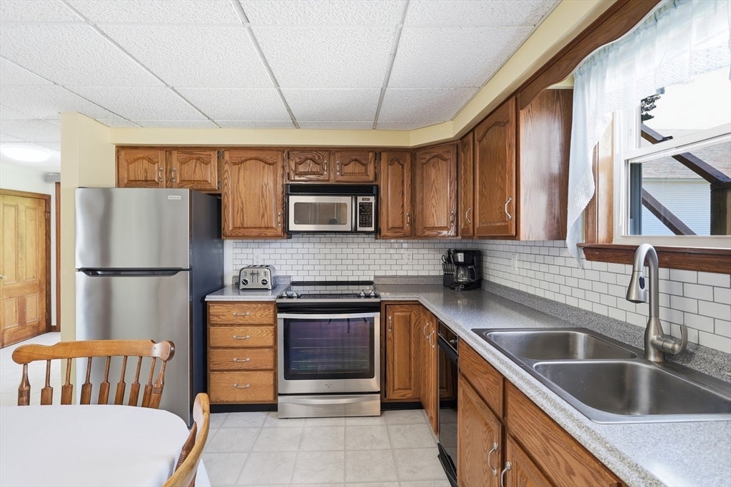 109 4th St, Leominster, MA, 109 4th St, Leominster, MA Photo #8