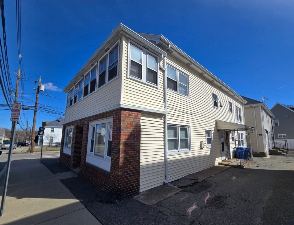 30 Cedar St, Waltham, MA, 30 Cedar St, Waltham, MA Photo #3