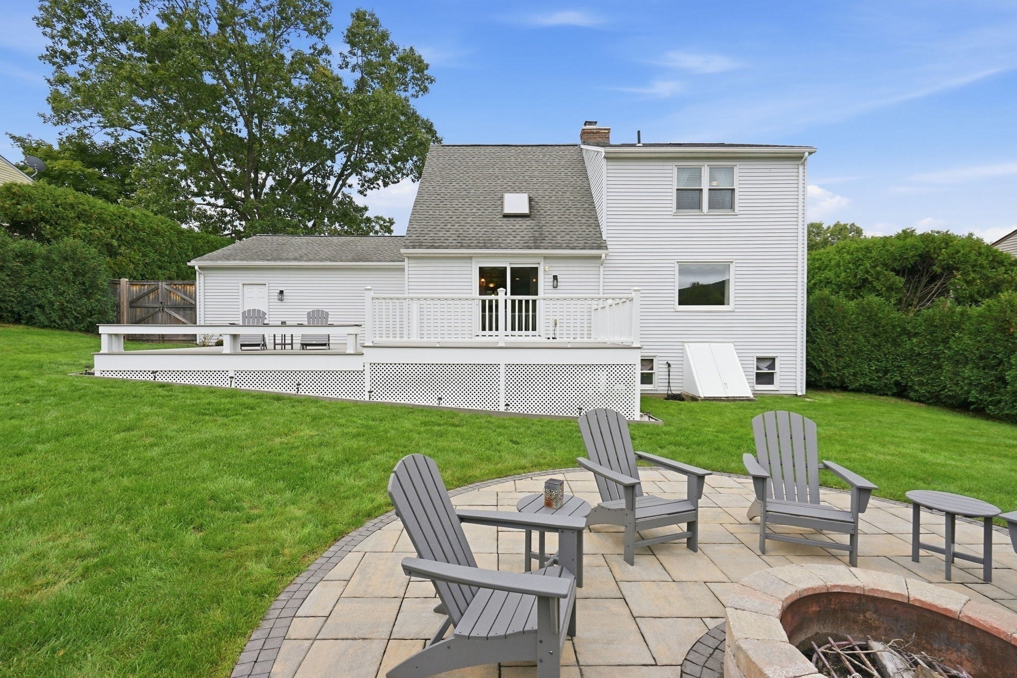 16 Matthew Dr
