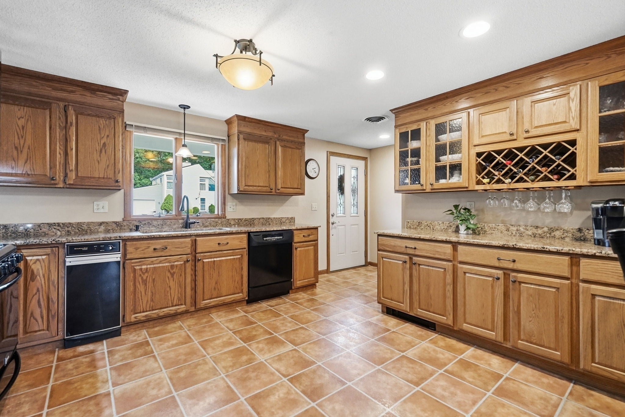 16 Matthew Dr, Easthampton, MA Photo #8