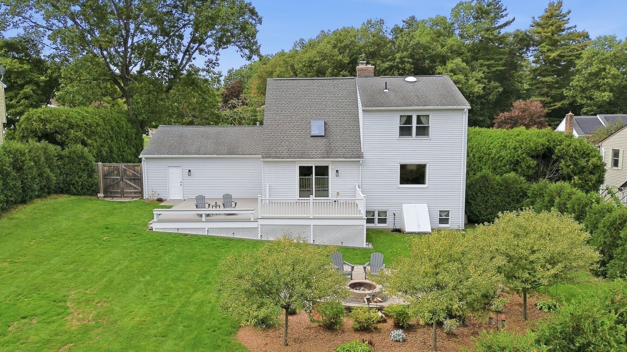 16 Matthew Dr