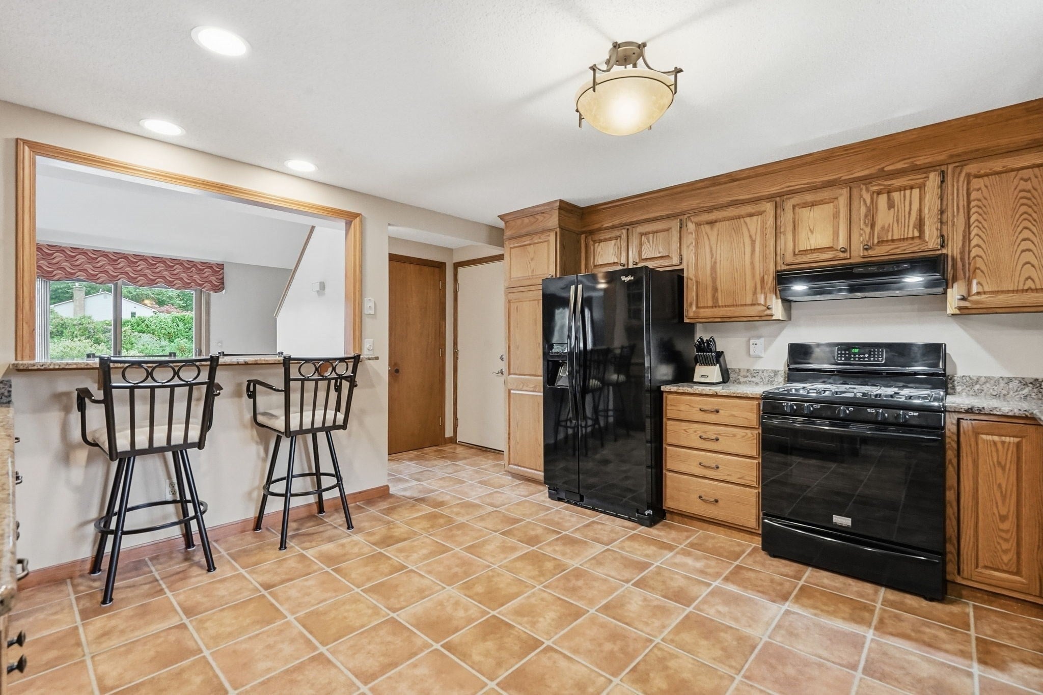 16 Matthew Dr, Easthampton, MA Photo #10