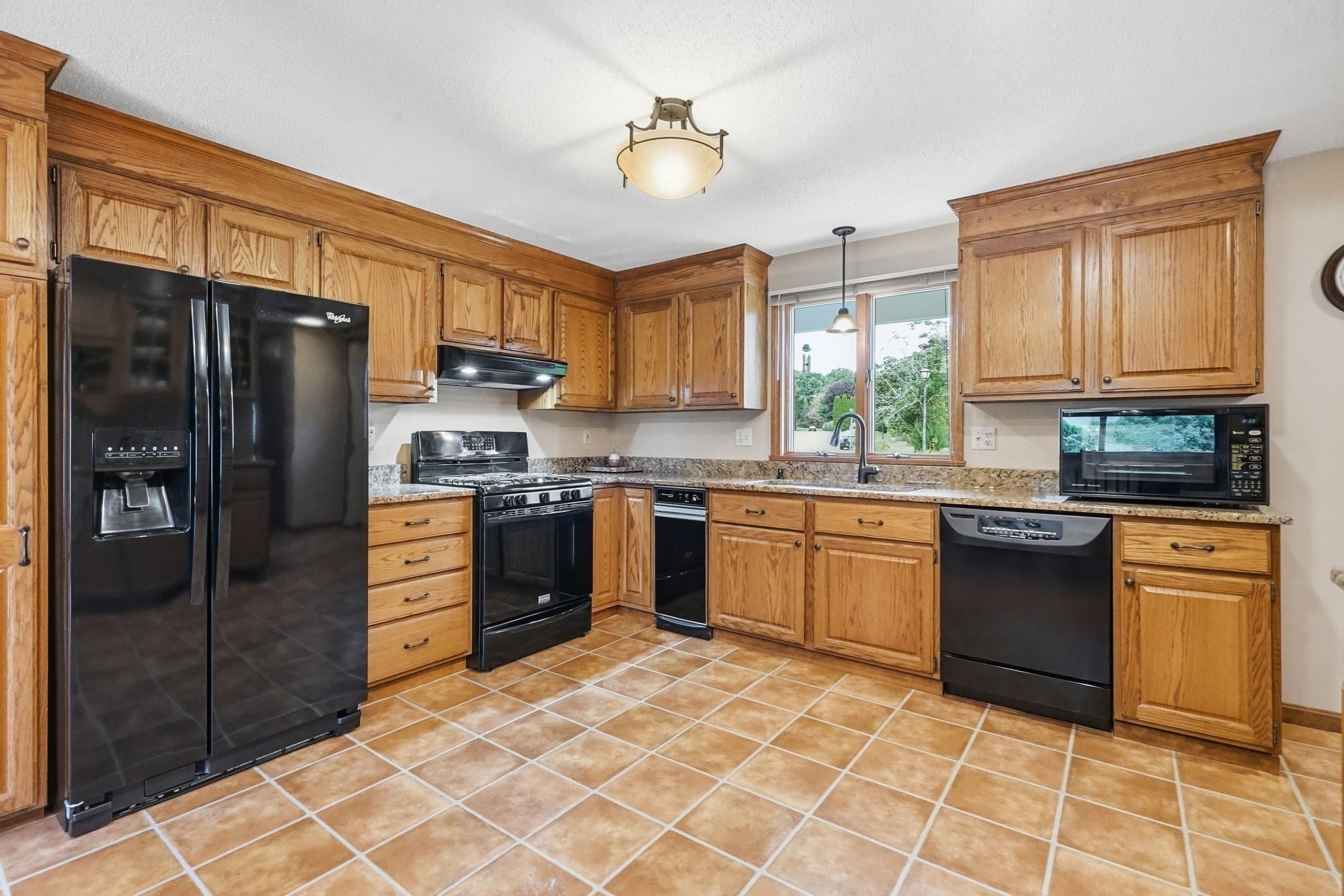 16 Matthew Dr, Easthampton, MA Photo #9