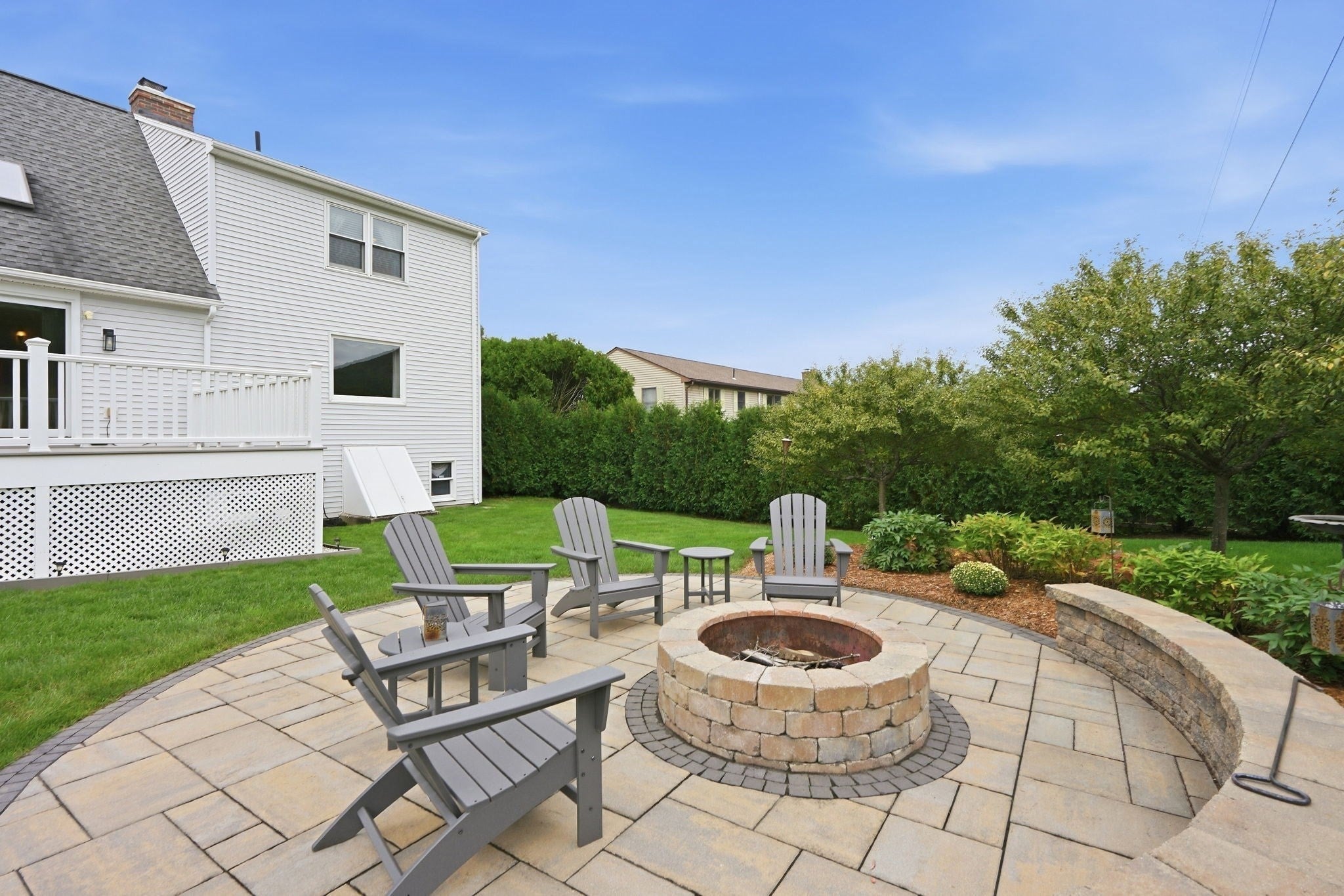 16 Matthew Dr