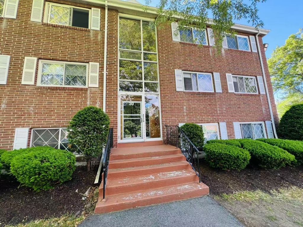 Click for 30 Fernview Ave #4, North Andover, MA slideshow Click for 30 Fernview Ave #4, North Andover, MA slideshow