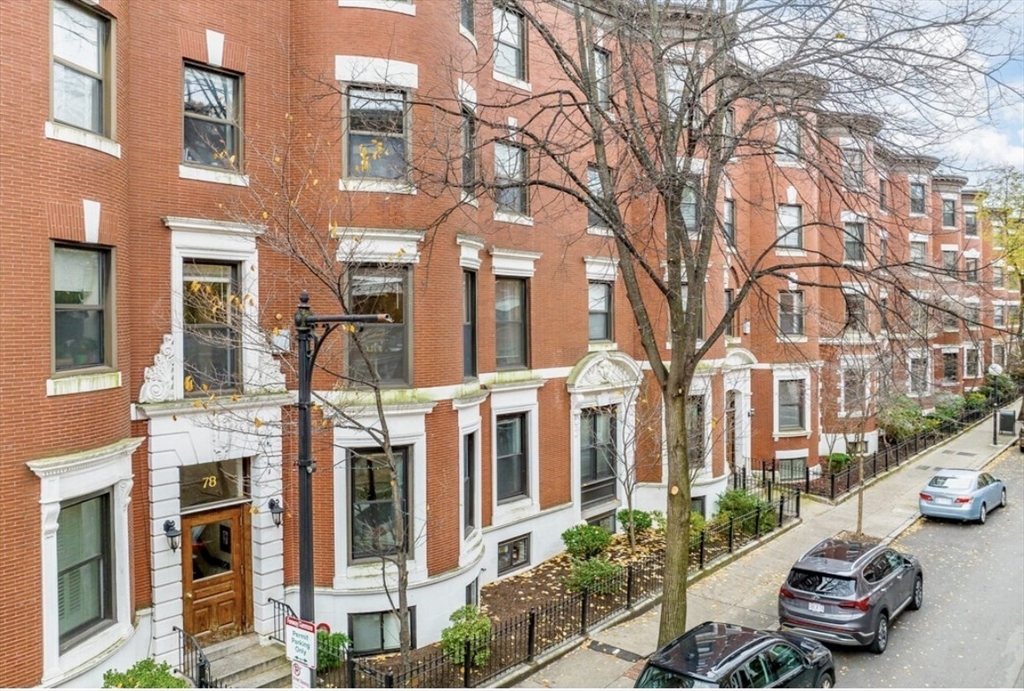 111 Gainsborough St 108