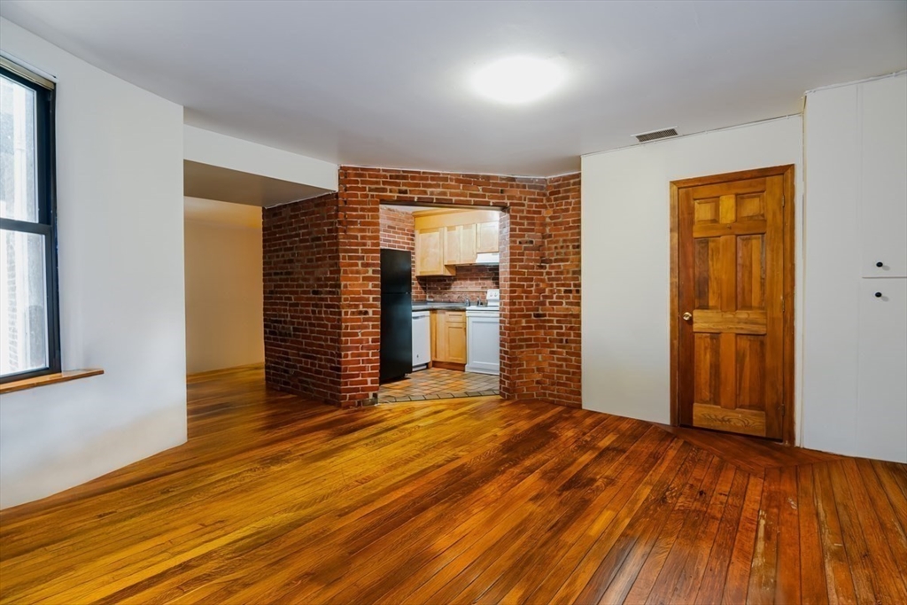 111 Gainsborough St 108