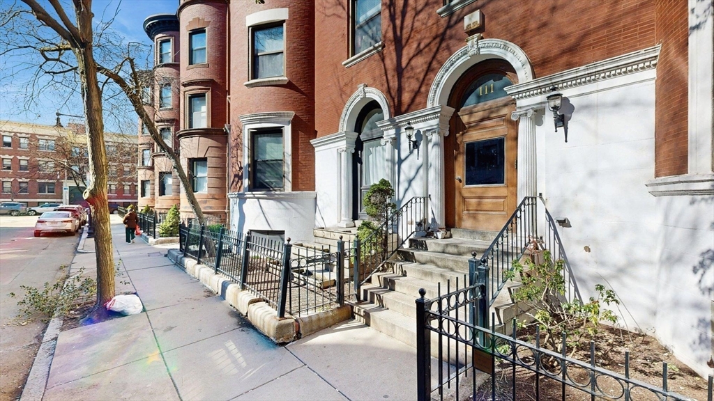 111 Gainsborough St 108