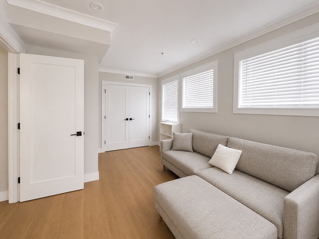 13 Greylock Rd 3