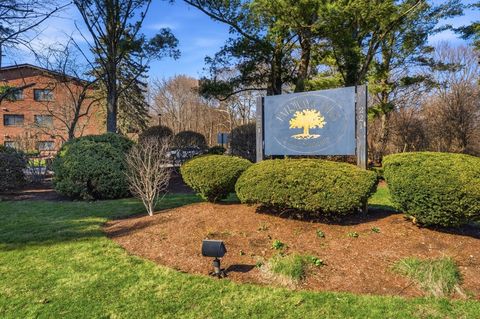 Photo of 221 Oak St #14-31, Brockton, MA 02301 (MLS # 73500449)