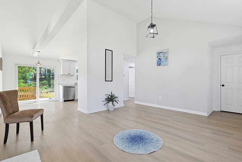 9 Scraggy Neck Rd Ext