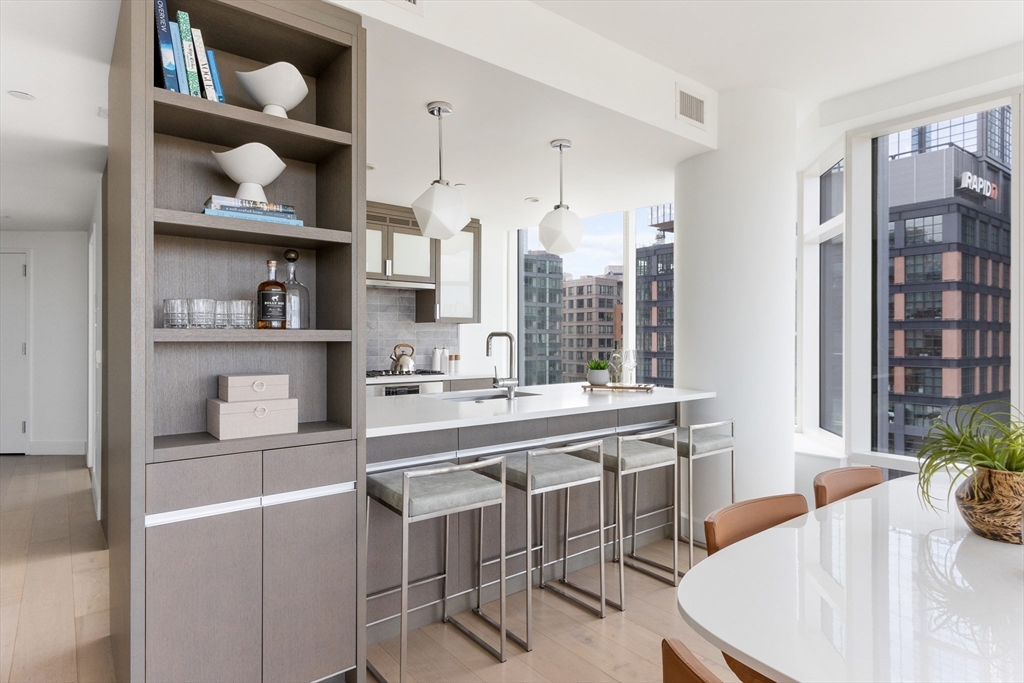 100 Lovejoy Wharf PH D