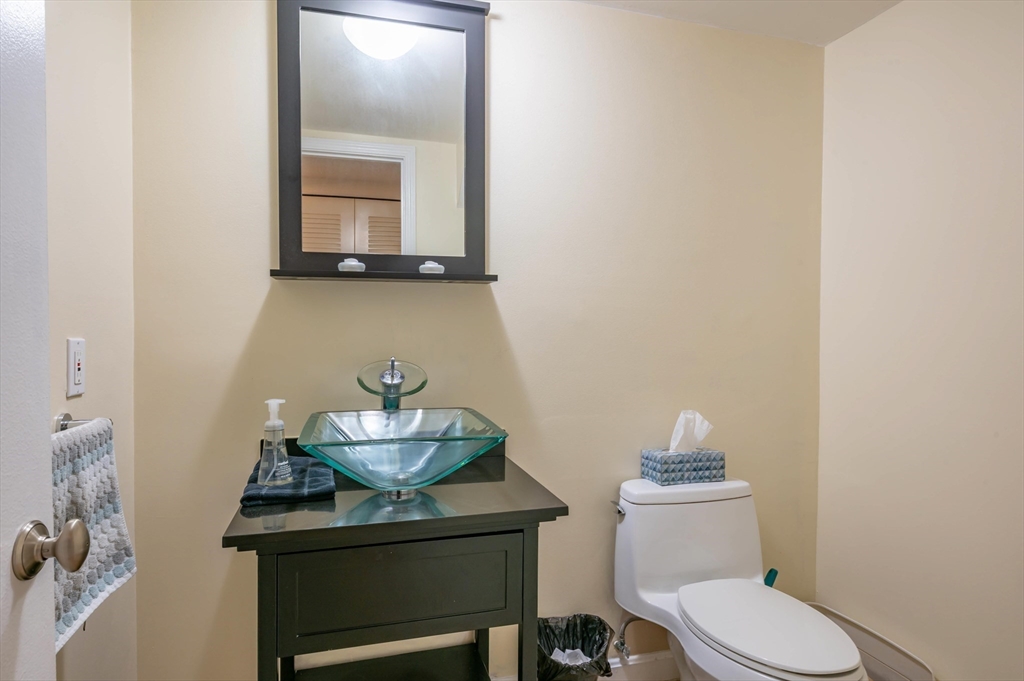 217 Edgebrook Dr 217