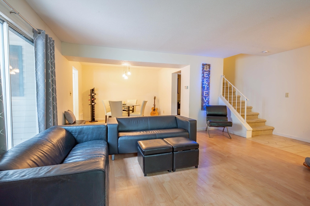 217 Edgebrook Dr 217