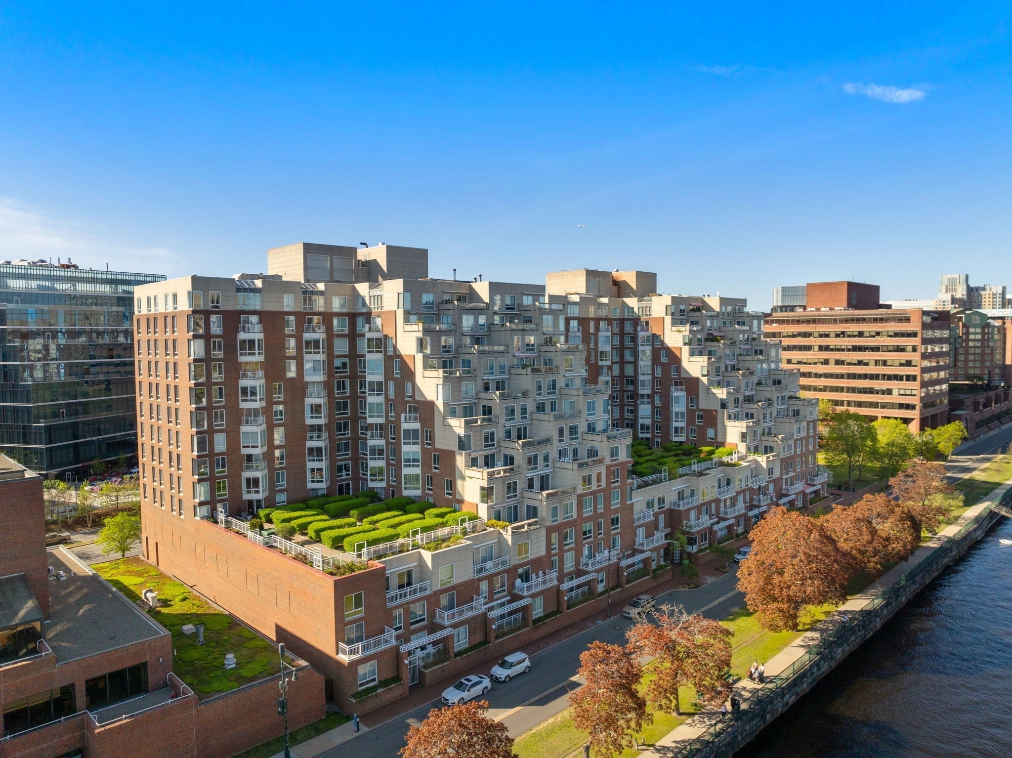 75-83 Cambridge Pkwy
