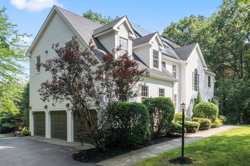 23 Falcon Ridge Dr