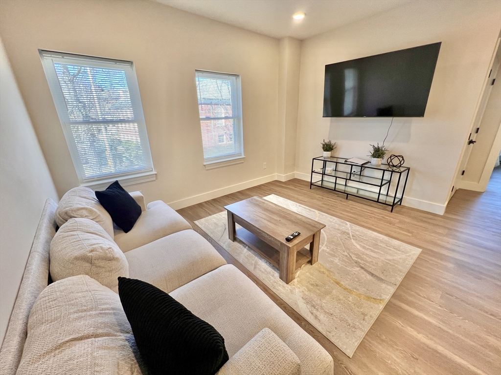 20 Woburn St 201