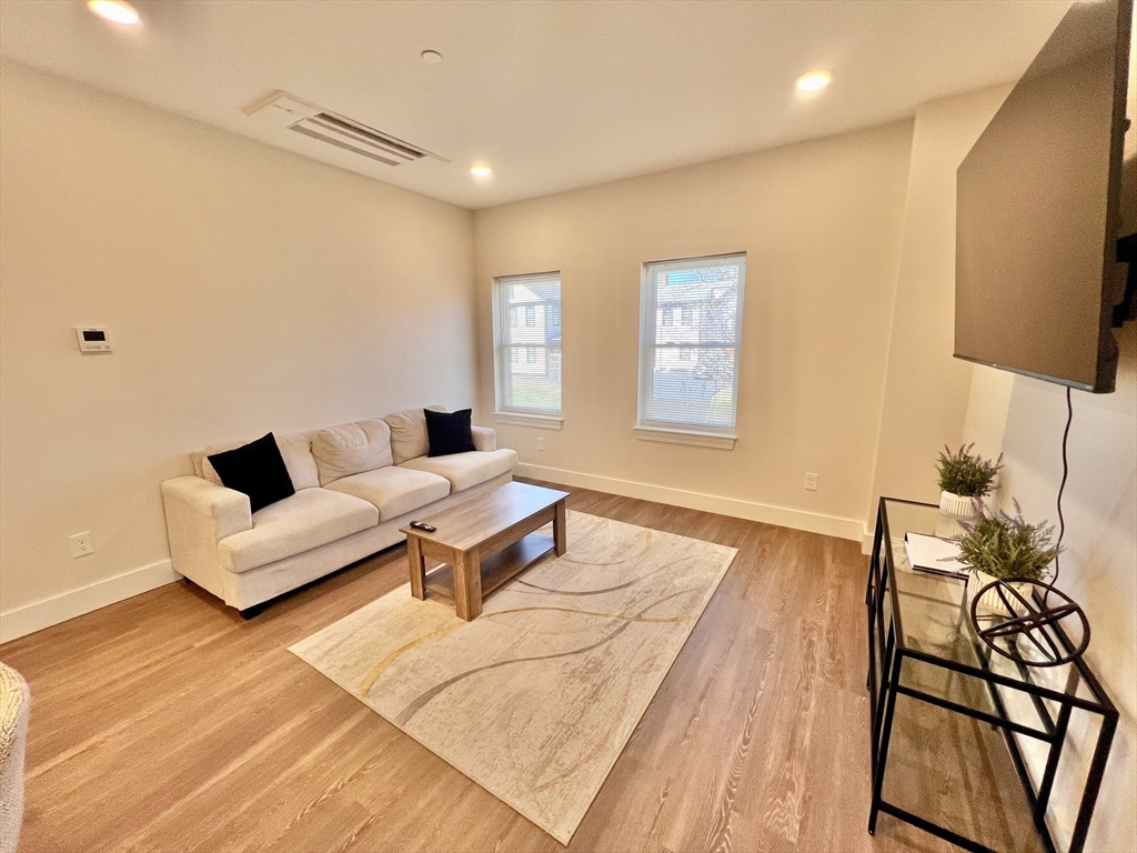 20 Woburn St 201