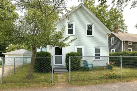 9 Tenth St Wareham MA 02558