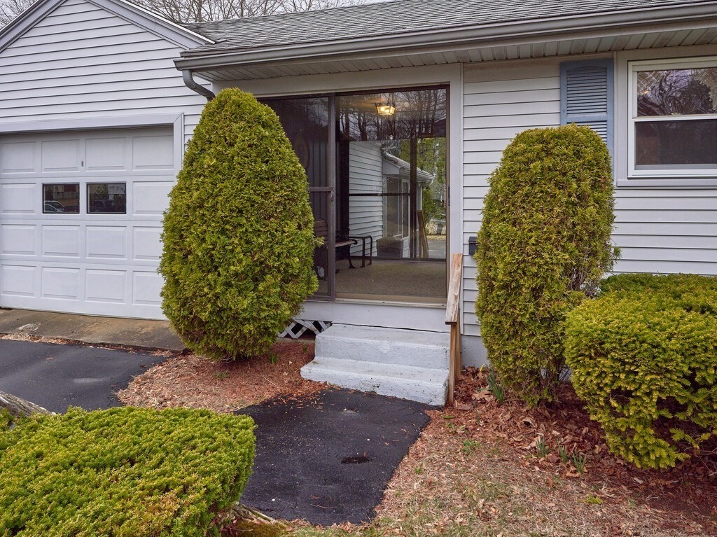 12 Chartier Ln