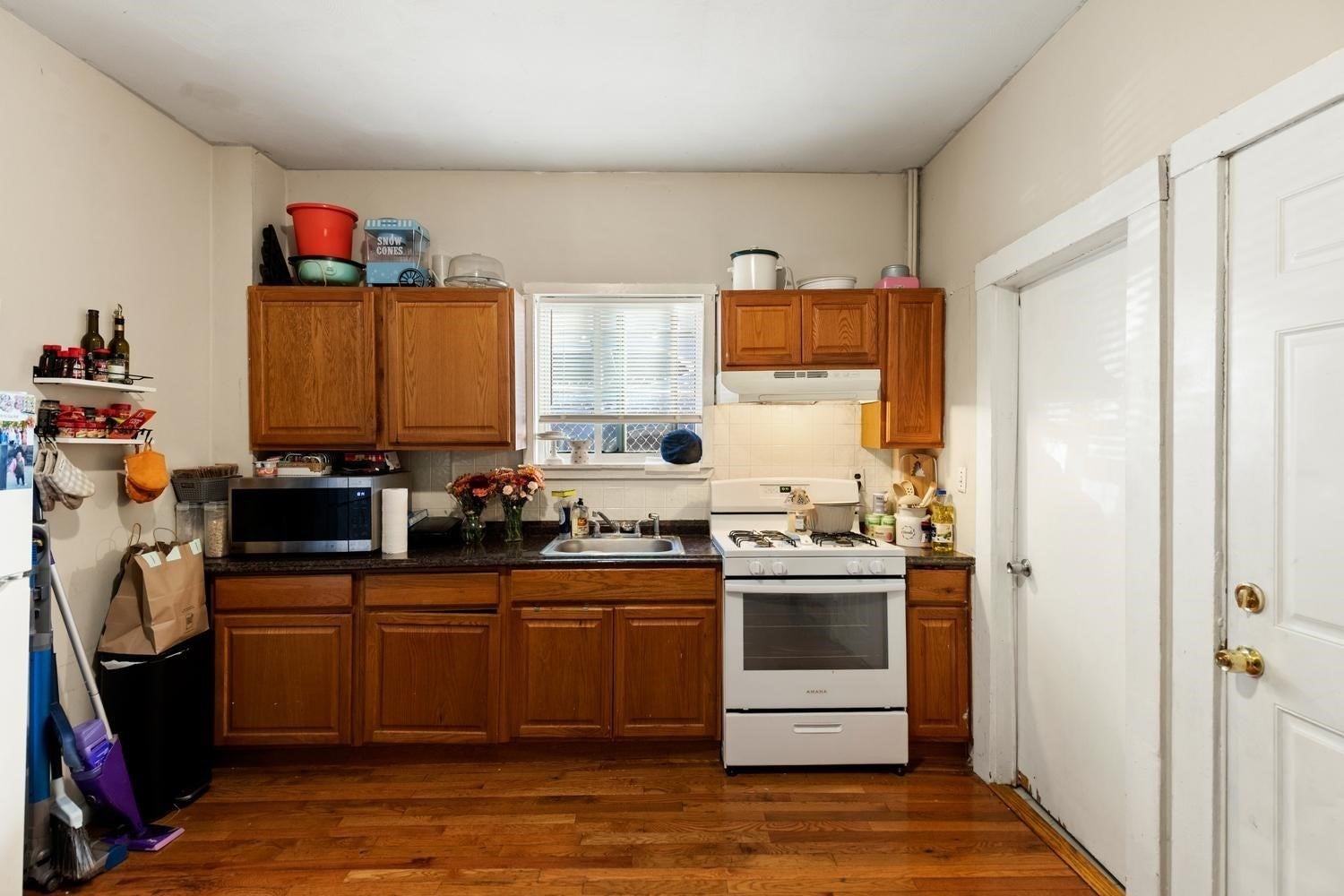 11 Hutchinson Ct, Lynn, MA, 11 Hutchinson Ct, Lynn, MA Photo #6