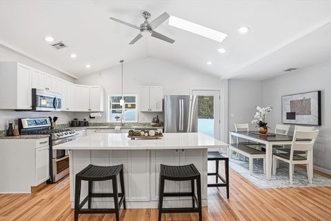 128 Clinton St Hopkinton MA 01748