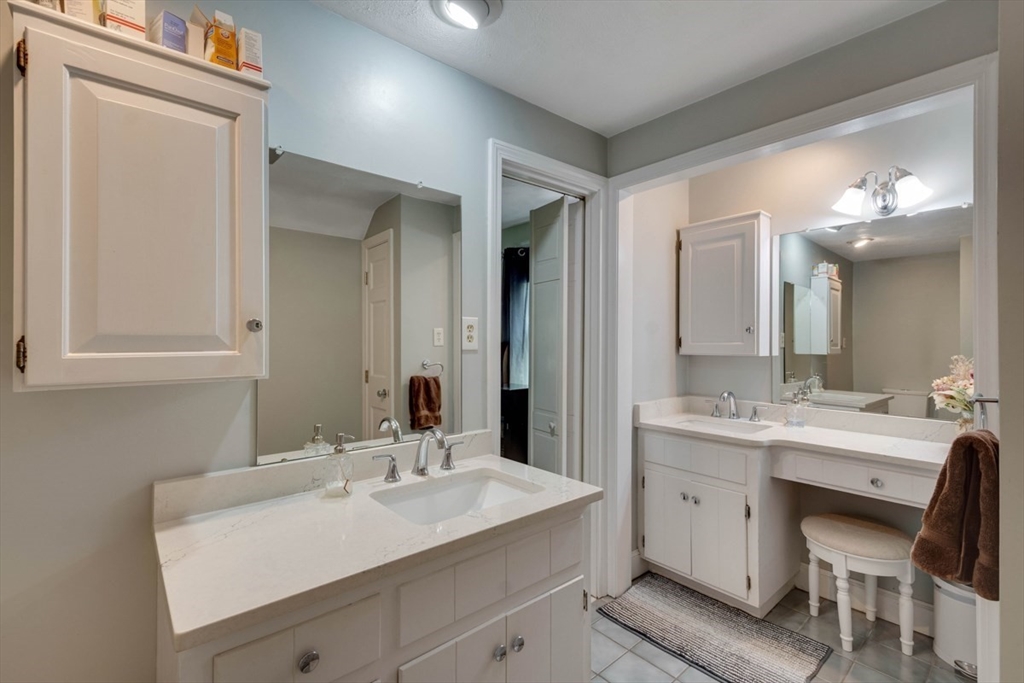 35 Blueberry Lane, Reading, MA Photo #16