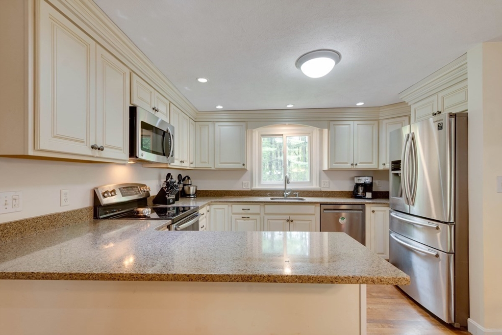 35 Blueberry Lane, Reading, MA Photo #8