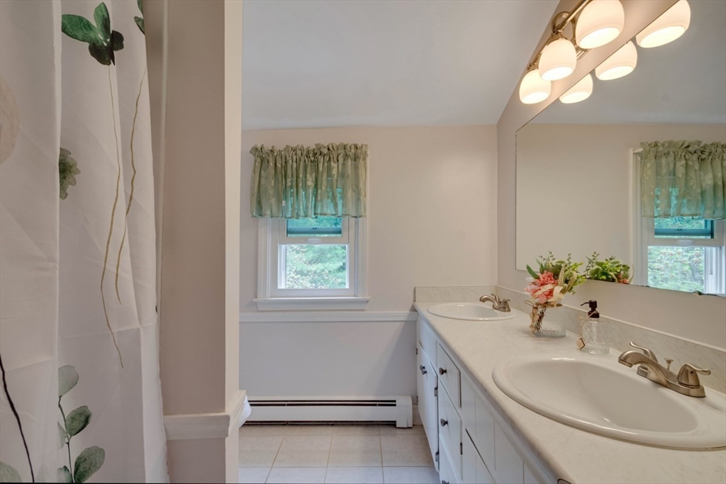 35 Blueberry Lane, Reading, MA Photo #24