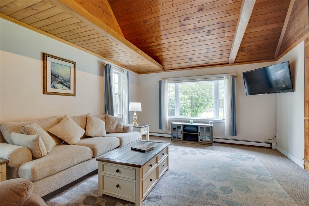 35 Blueberry Lane, Reading, MA Photo #4