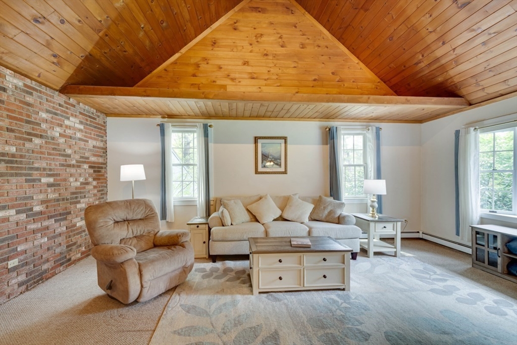 35 Blueberry Lane, Reading, MA Photo #3