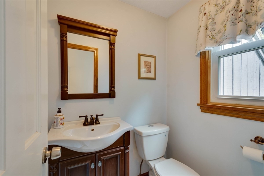 35 Blueberry Lane, Reading, MA Photo #18