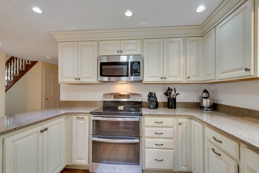 35 Blueberry Lane, Reading, MA Photo #7