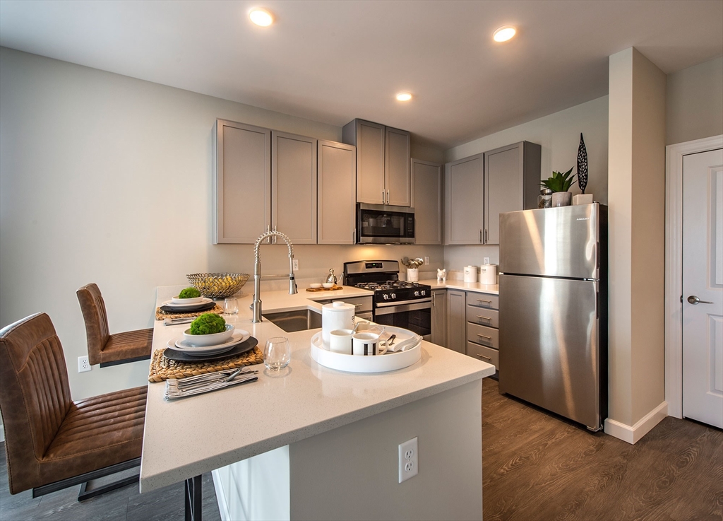 72 Flint Street 1106