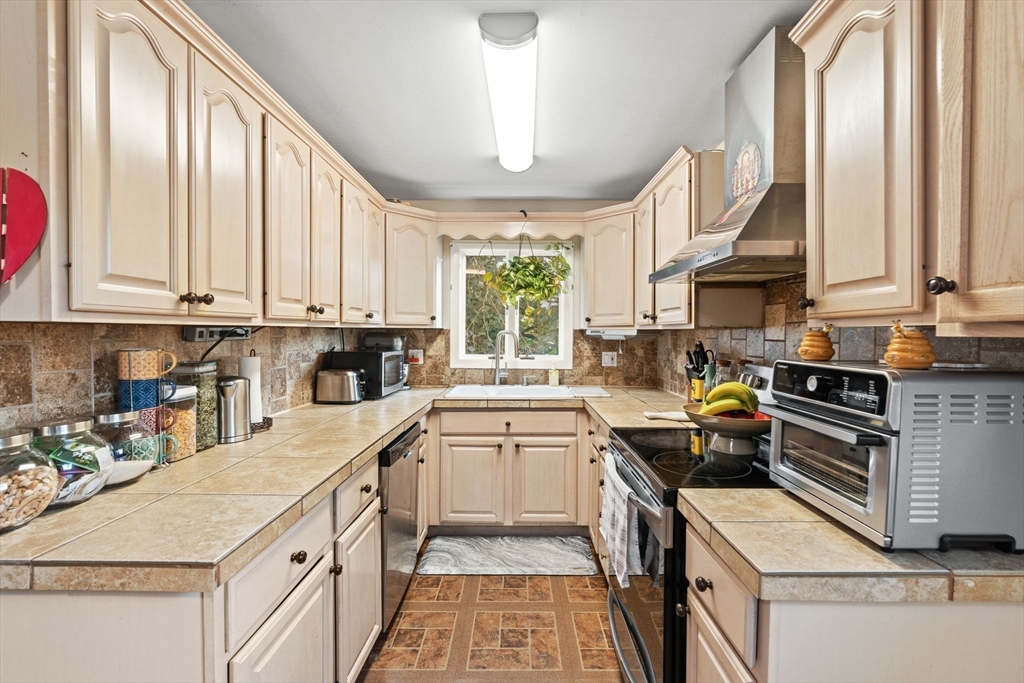 48R Tappan Pl