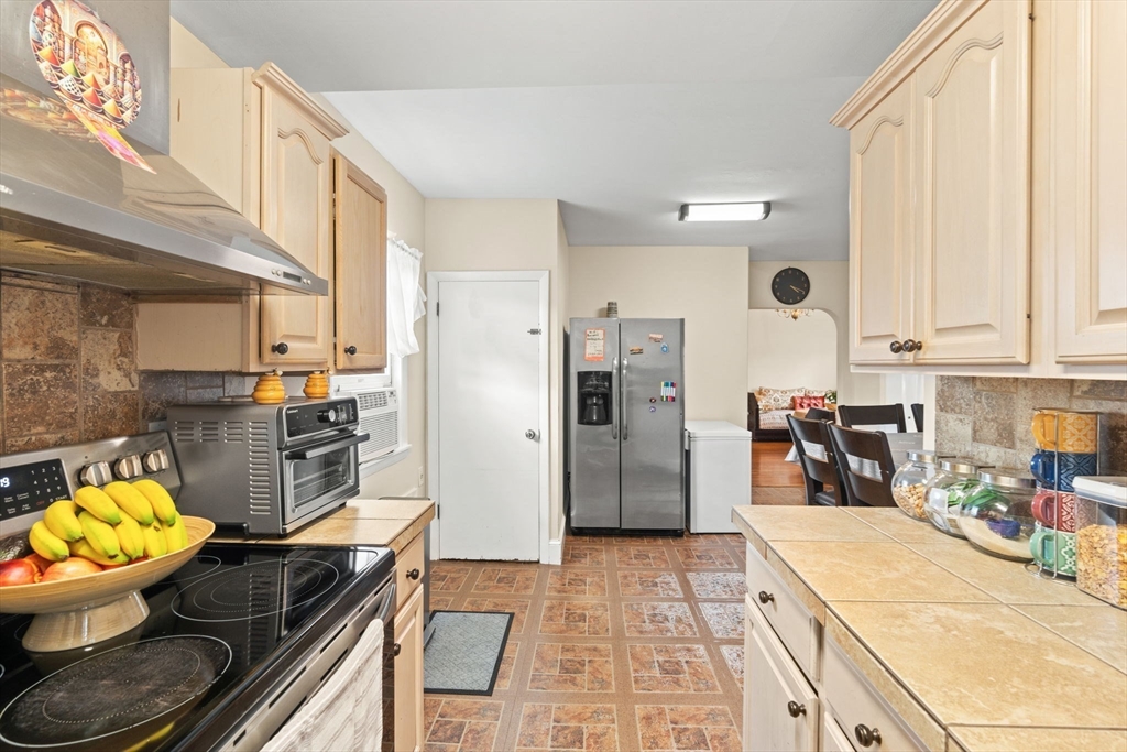 48R Tappan Pl